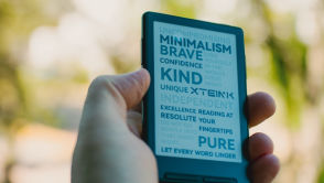 Ten czytnik e-booków kosztuje niewiele i jest prawdziwym hitem. Sprawdziłem go