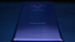 Samsung aktualizuje smartfony z 2017 roku. Nietypowa poprawka już dostępna