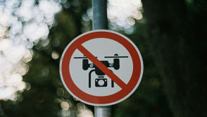Chcesz latać dronem? W 2026 roku musisz pamiętać o kilku zasadach