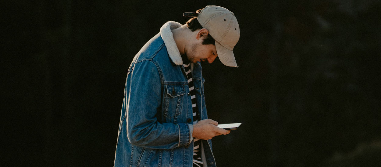Czy warto wyłączać telefon na noc? Oto odpowiedź