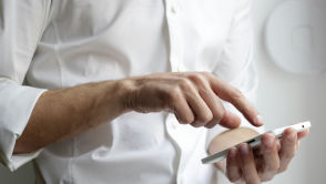 Twój telefon cię podsłuchuje? Tak wyłączysz to w Androidzie