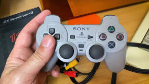 Ujawniono prototyp najmniejszej PS1 w historii - działa 20 godzin na bateriach