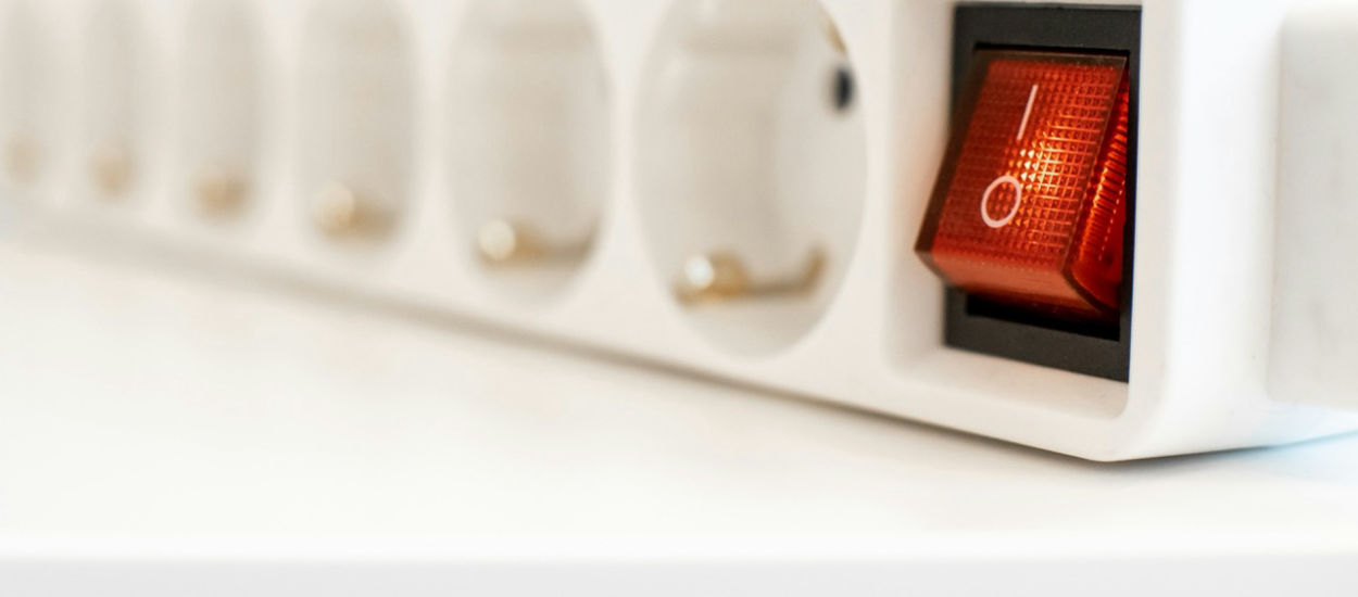 Elektryk ostrzega: tych urządzeń nigdy nie podłączaj przez rozgałęźnik lub przedłużacz